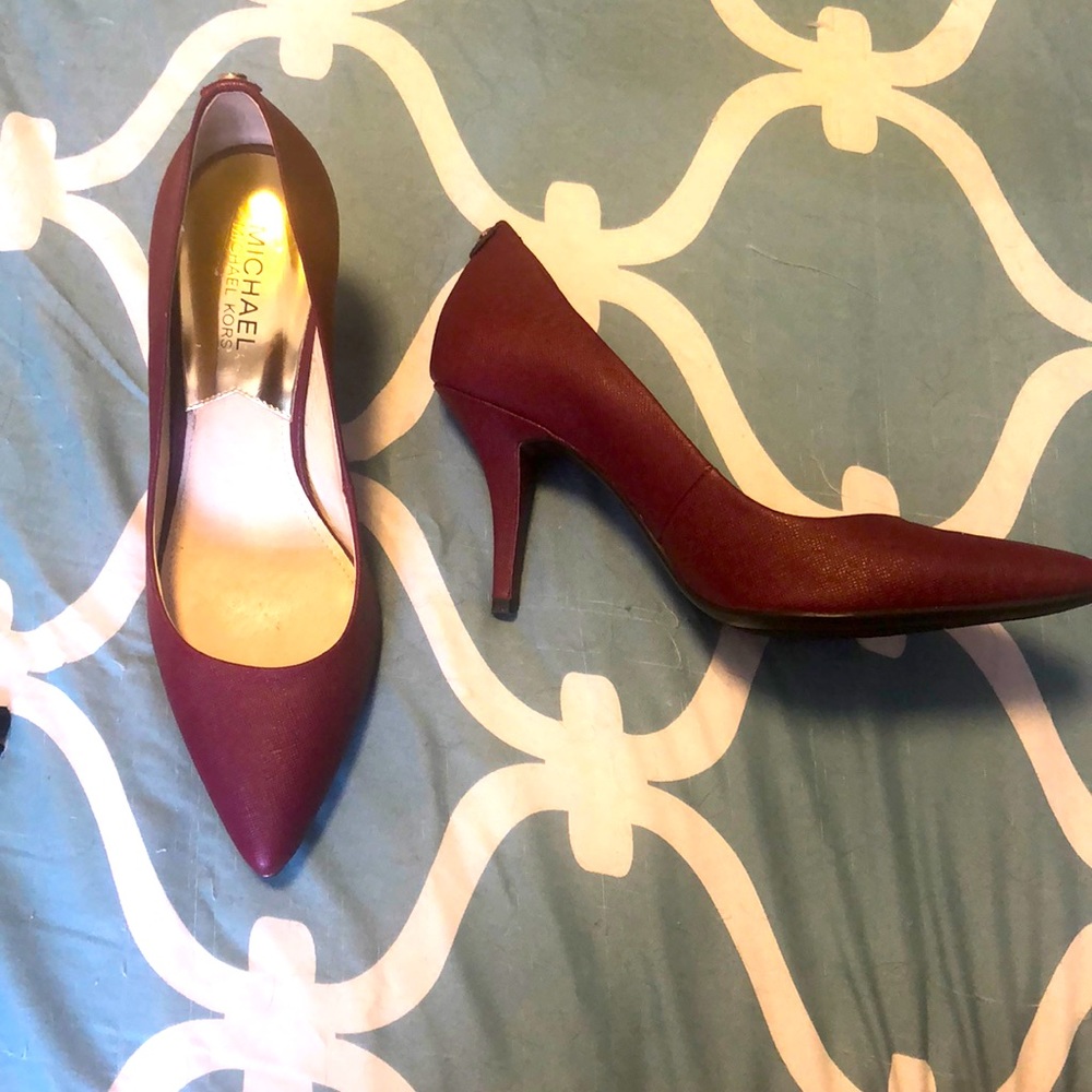 Michael kors pumps